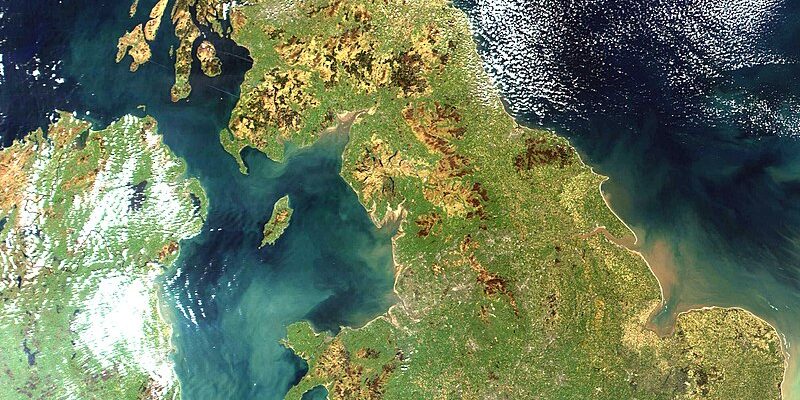 Satellite_image_of_Great_Britain_and_Northern_Ireland_in_April_2002